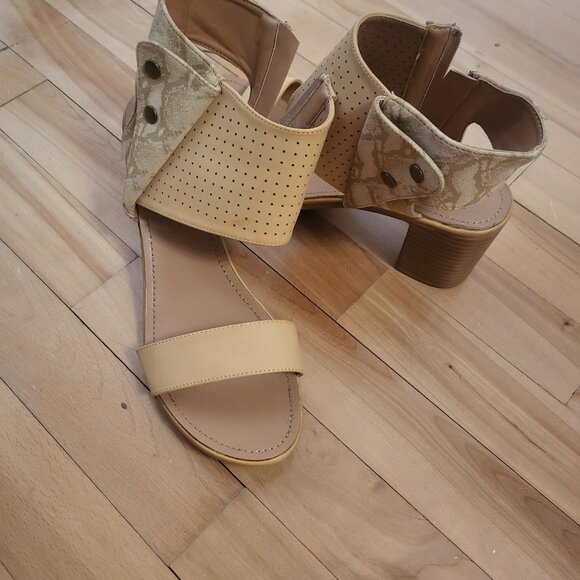 Women sandal - Picture 2 of 3